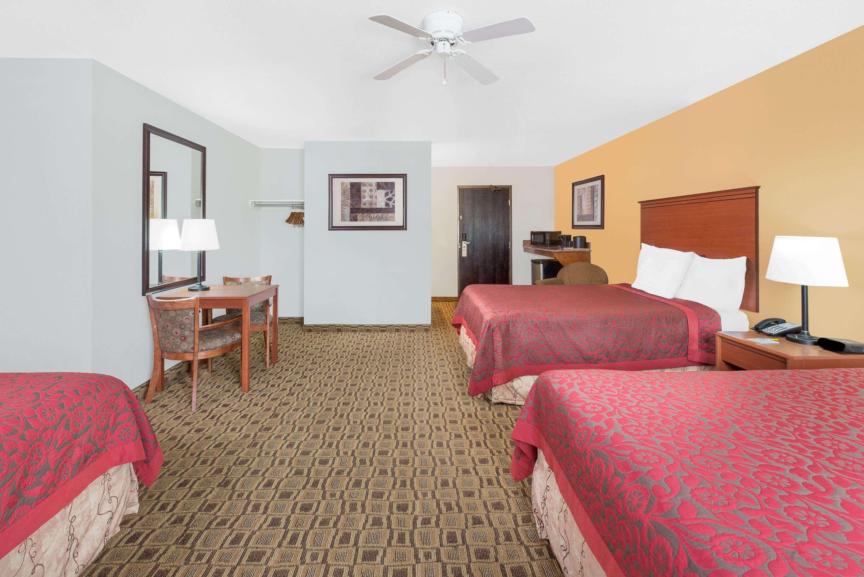 Days Inn By Wyndham Lamar Exterior photo