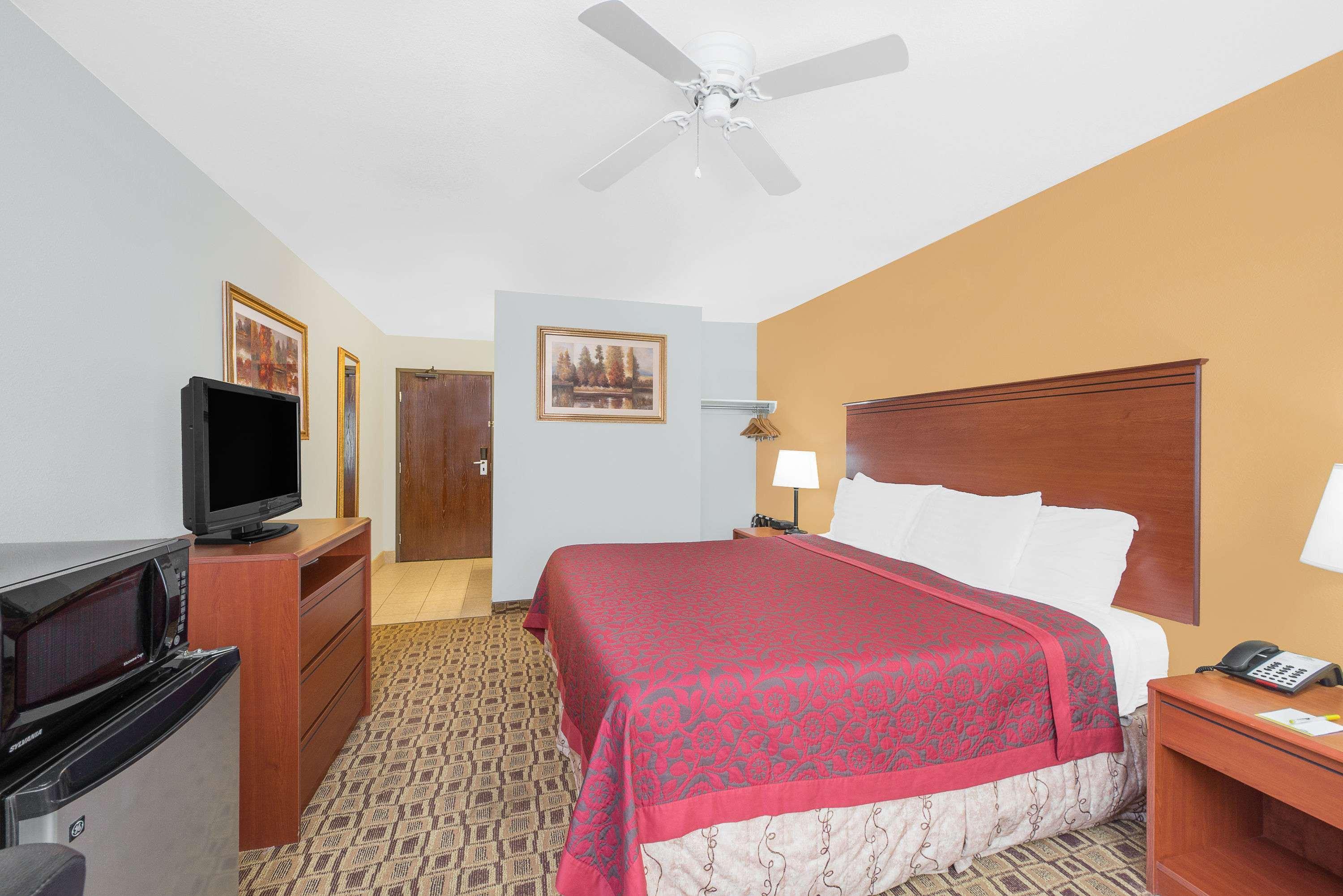 Days Inn By Wyndham Lamar Exterior photo
